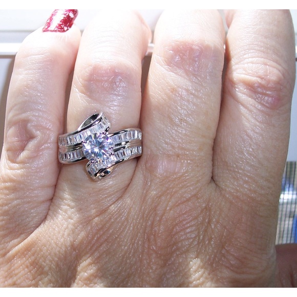 925 STERLING SILVER Cubic Zirconia Twist Ring With Baguettes - Picture 6 of 16